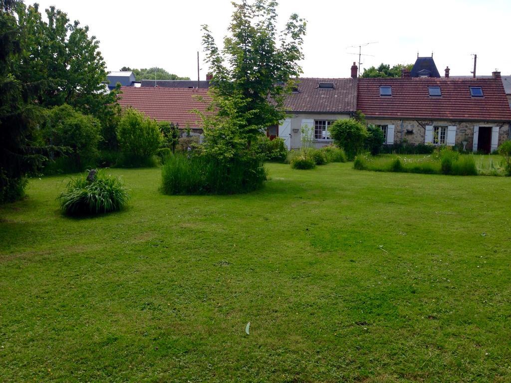 Chez Madame Titus Villa Ormoy-Villers Exteriör bild